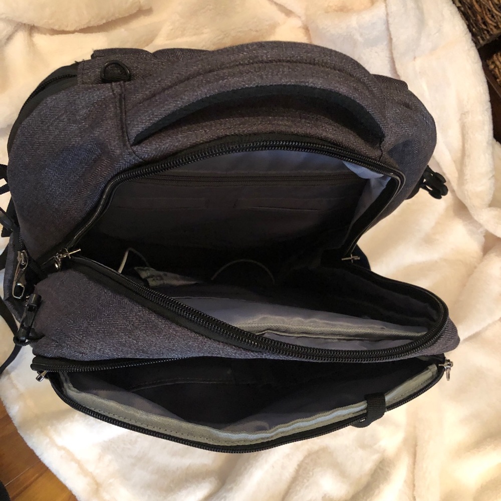 ( SOLD) Backpack - Picture 3 of 5